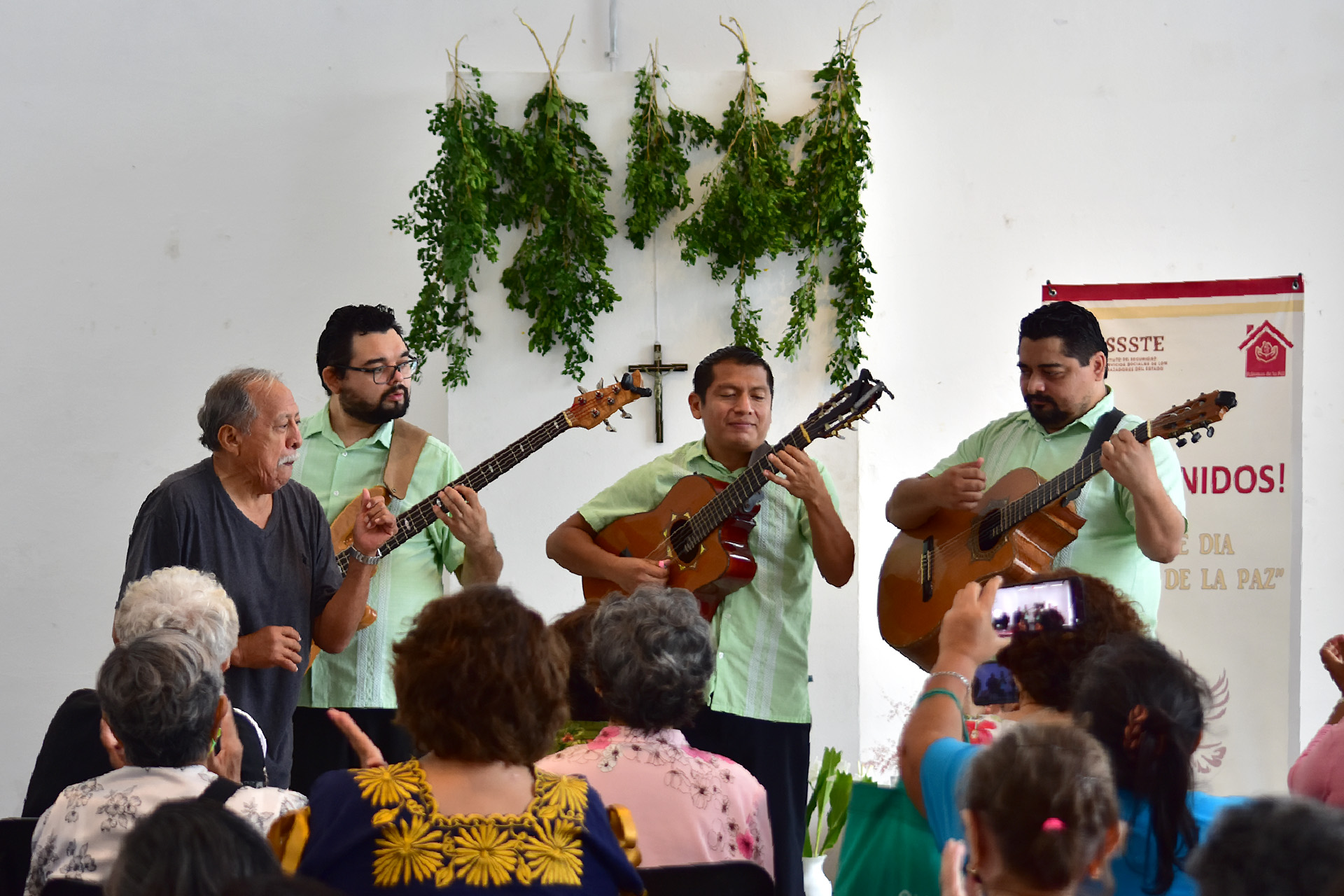 Centros de convivencia y reinserción social disfrutan Otoño Cultural
