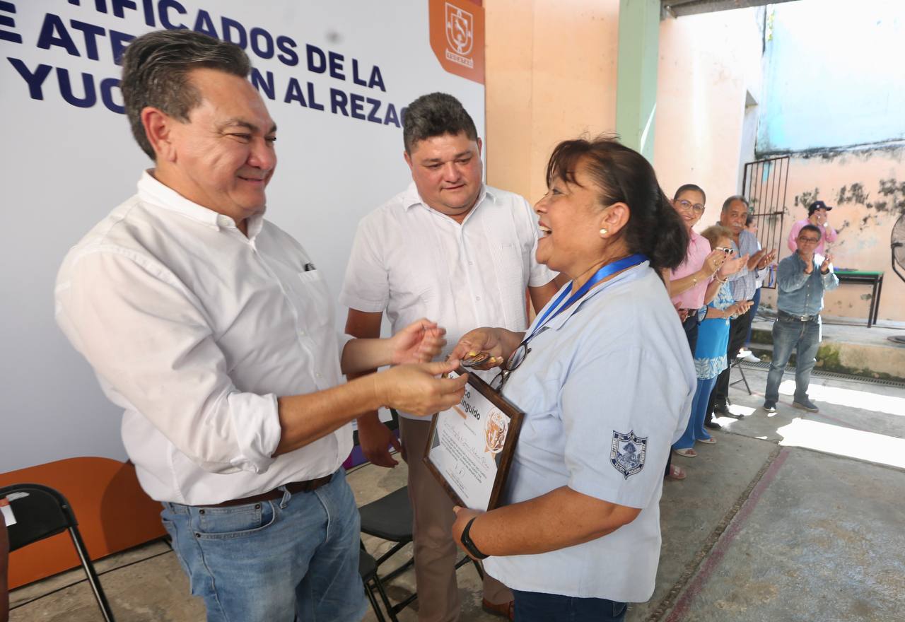 Estrategia de Atención al Rezago Educativo beneficia a jóvenes y adultos de Tecoh