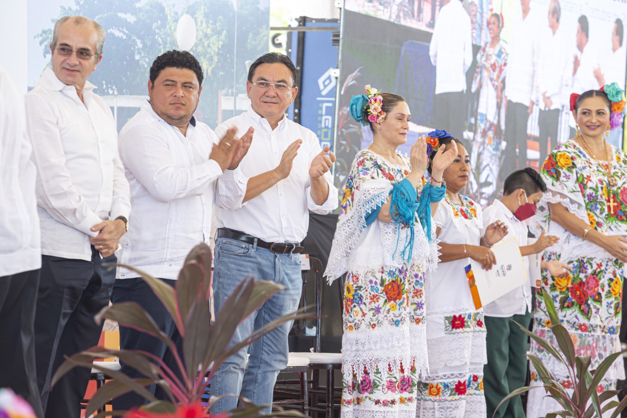 Colocan la primera piedra para la construcción de los Hábitats Educativos de Secundaria y Bachillerato Técnico en Kanasín