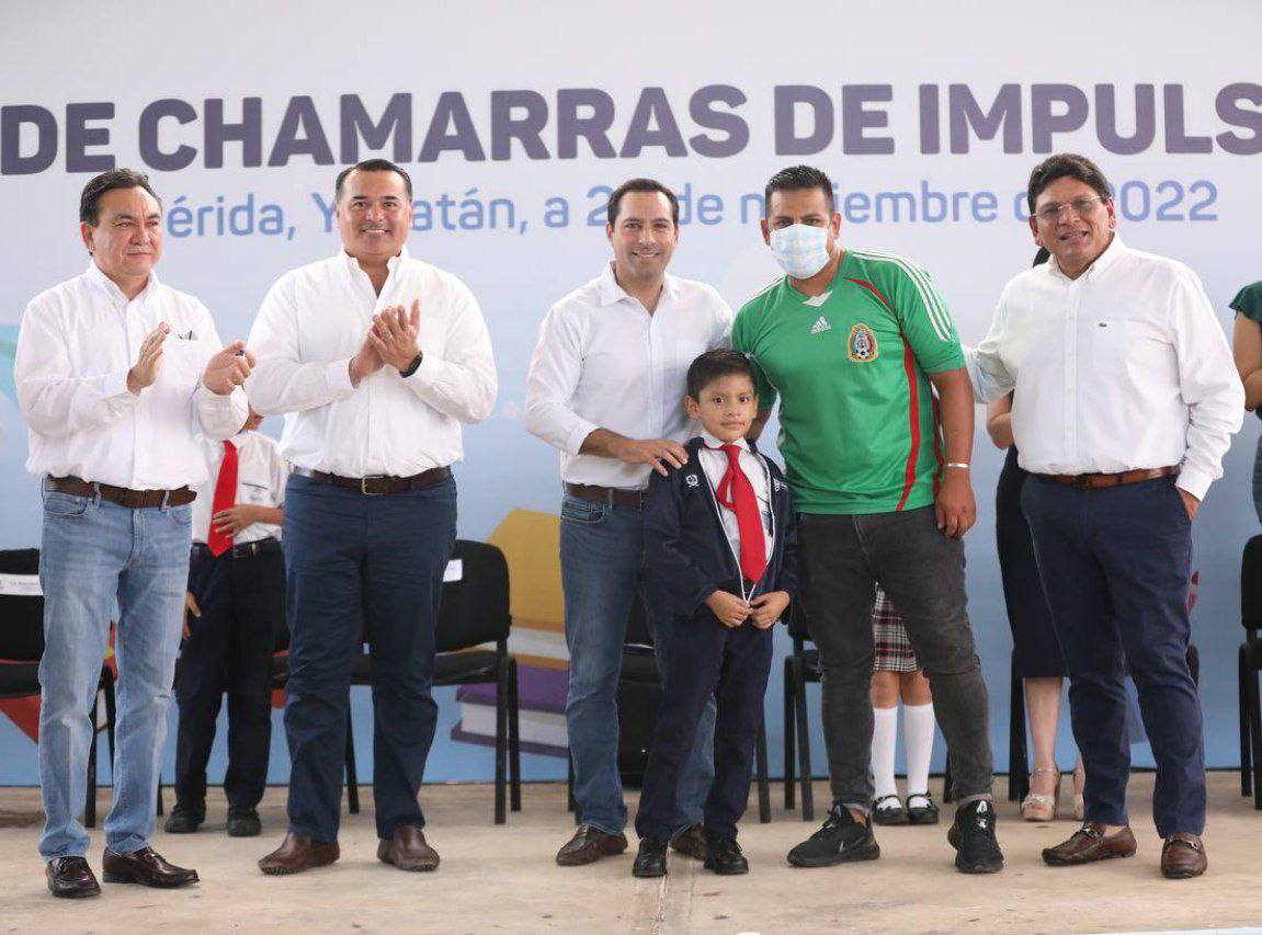 Pone en marcha el Gobernador Mauricio Vila Dosal la distribución de chamarras del programa Impulso Escolar para proteger a las niñas y niños del frío