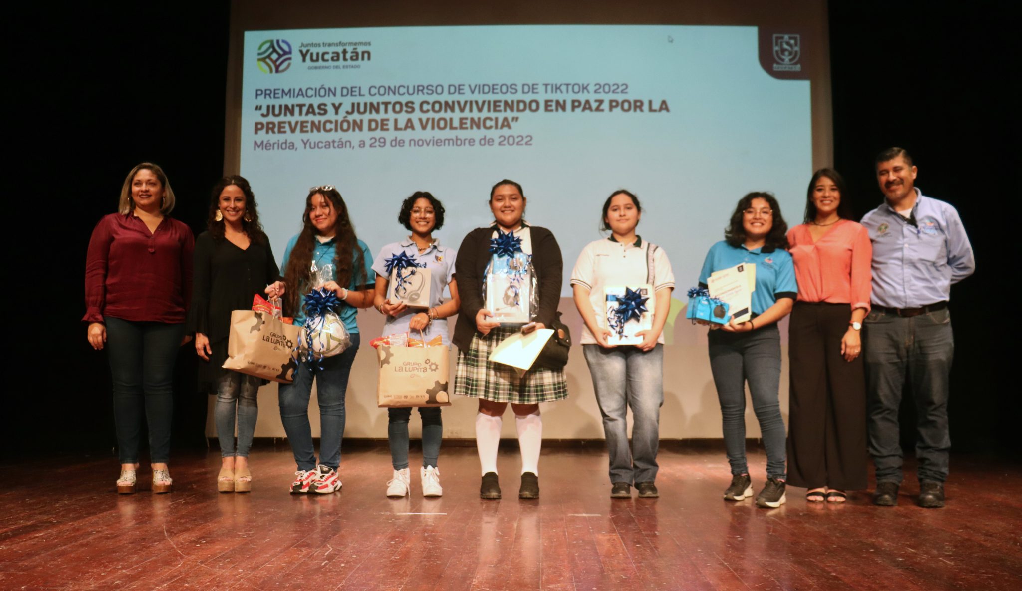 Adolescentes meridanas, ganadoras del concurso de videos de Tik Tok