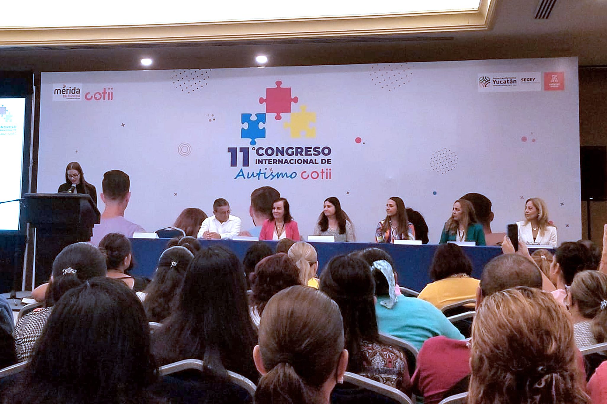 Se capacitan docentes yucatecos en el XI Congreso Internacional de Autismo COTTI