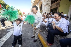 Estudiantes de los Centros de Atención Múltiple, participan en colorido desfile cívico deportivo