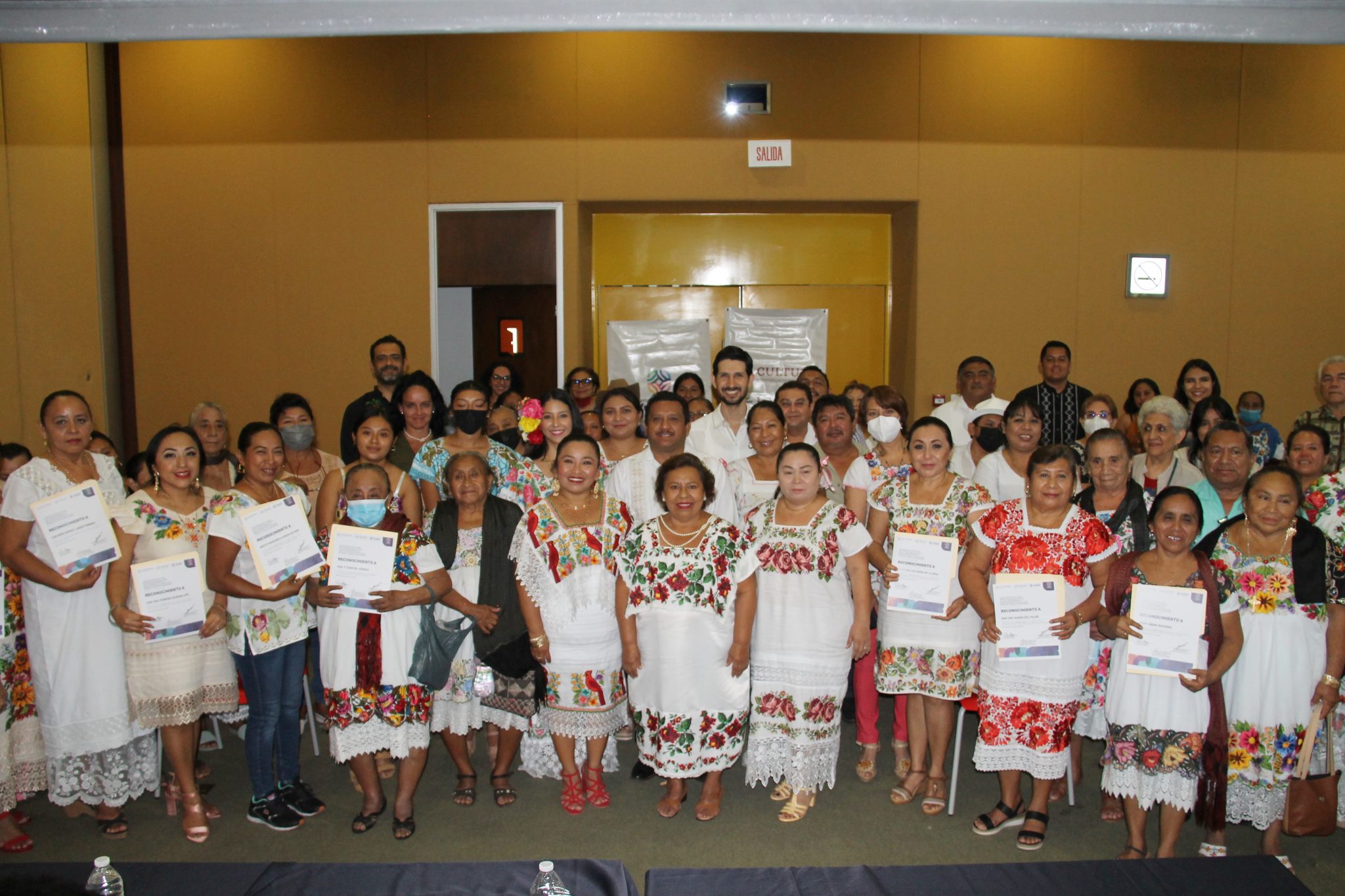 Reconoce Gobierno del Estado el talento de las y los artesanos yucatecos