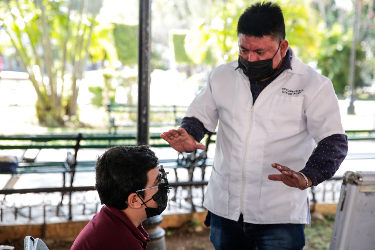 El Alcalde Renán Barrera acerca los programas sociales a la comunidad universitaria