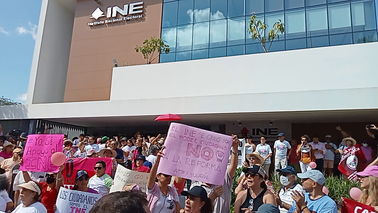 Tras las protestas, Renán Barrera llamó a los legisladores federales a reflexionar sobre la reforma electoral