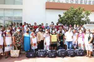 Parteras tradicionales de Yucatán reciben el apoyo del Gobernador Mauricio Vila Dosal para preservar su milenaria labor