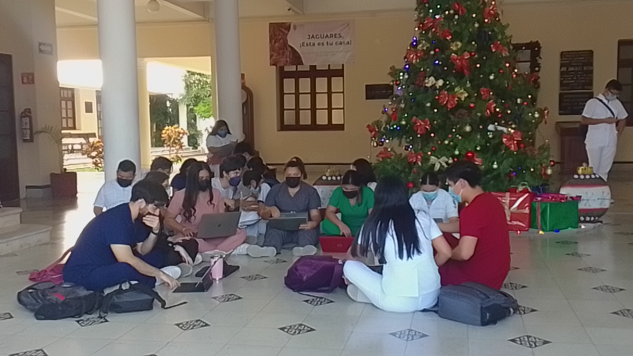 La Facultad de Medicina educa con violencia sistemática, denuncian estudiantes