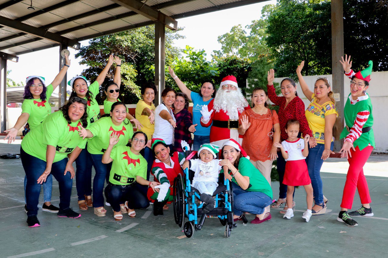 Más de 600 niñas y niños de Hunucmá disfrutaron de función navideña