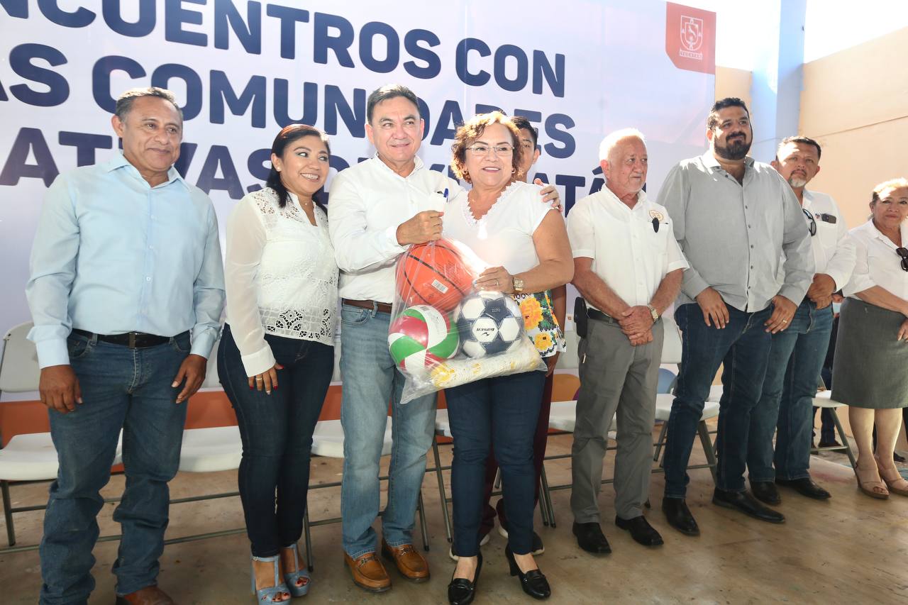 Encuentro con comunidades educativas de Yucatán