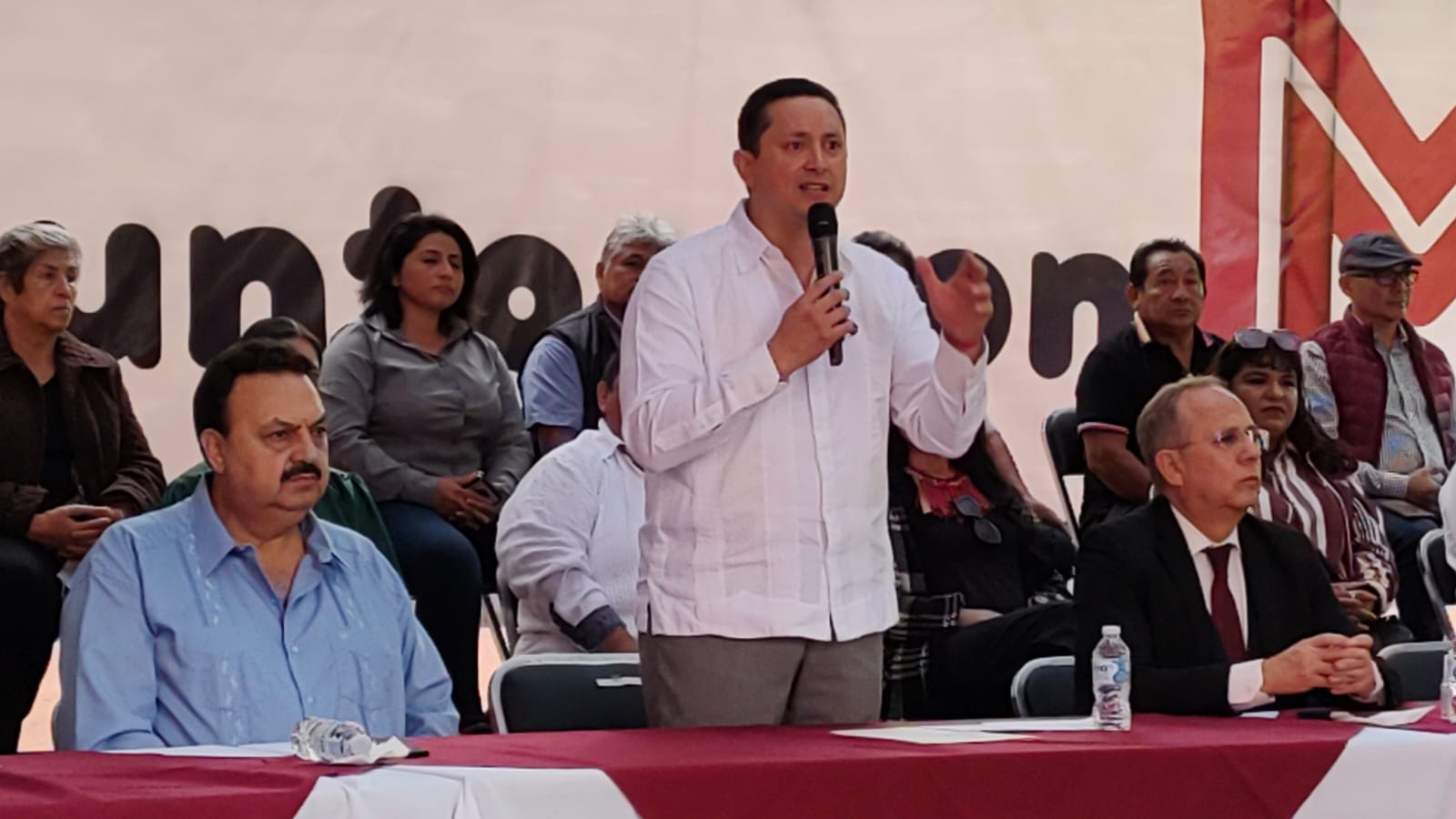 Marcelo Ebrard muestra el músculo para ganar la encuesta en Yucatán