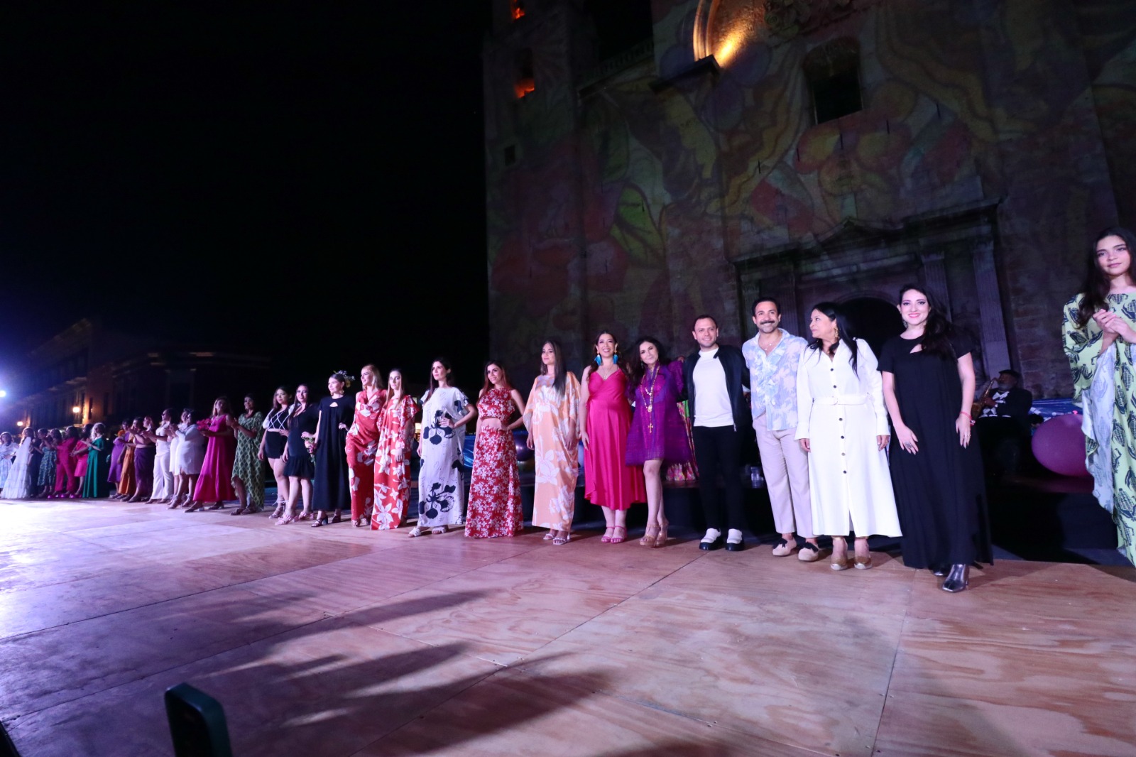 “Amanecer” reafirma el talento y creatividad del diseño de ropa en Yucatán