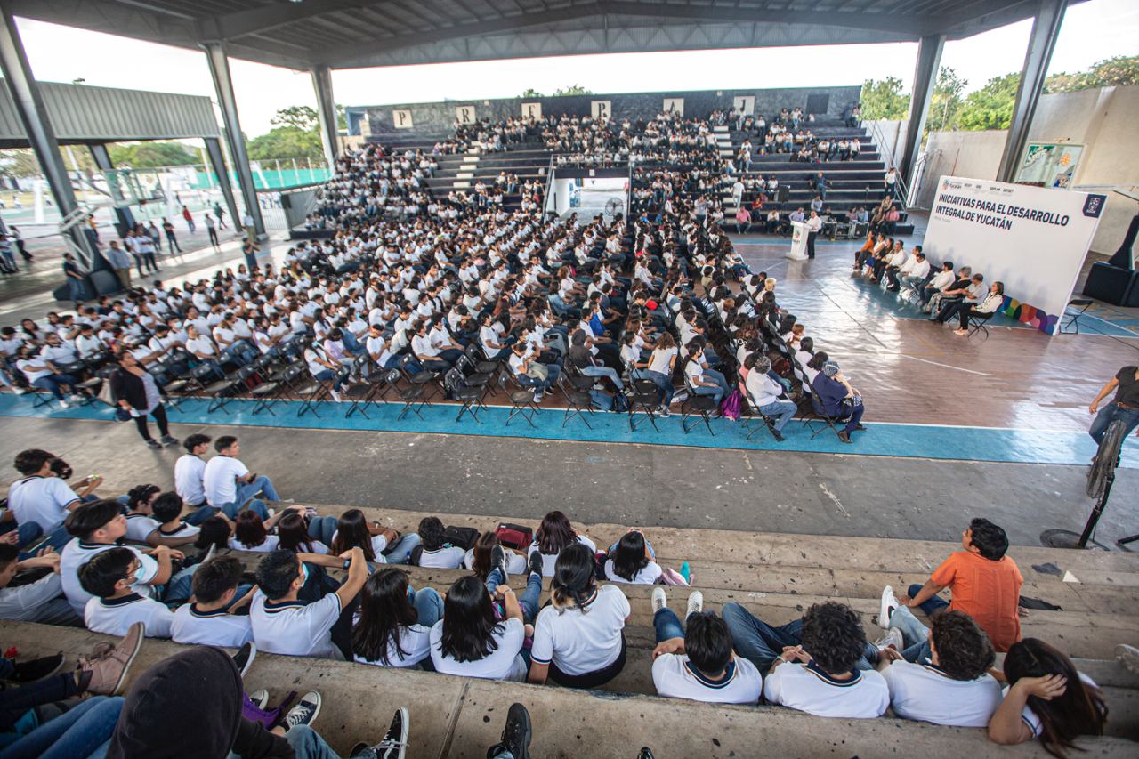 Exhortan a estudiantes a unirse a las nuevas generaciones de profesionales en TIC