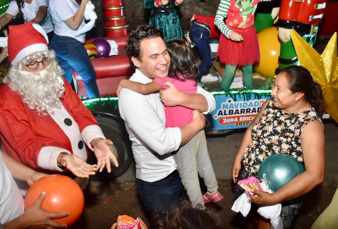 La “Navidad en la Albarrada”, del regidor Álvaro Cetina, llevó sonrisas a la niñez meridana por tercer año