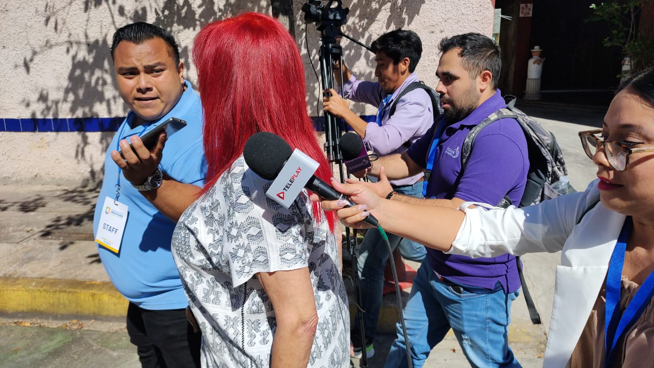 «Ustedes vienen sólo agredirme»: Layda Sansores huye a los cuestionamientos