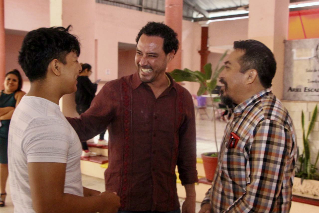 El senador de Morena por Yucatán, Raúl Paz Alonzo, sostuvo una reunión con integrantes del colectivo de profesionales en belleza “Manos Unidas Yucatán”