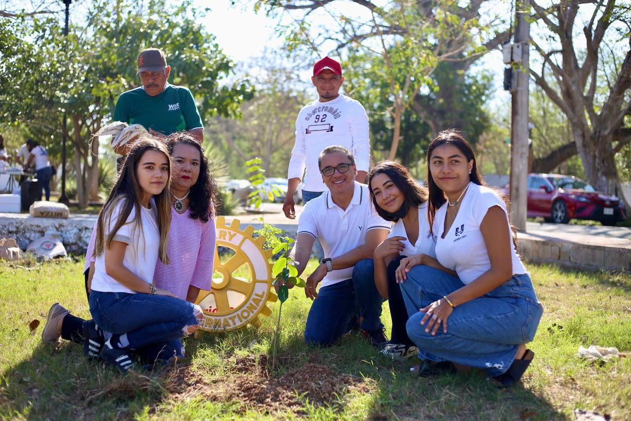 Víctor Hugo Lozano realiza trabajo comunitario en más colonias y comisarías de Mérida
