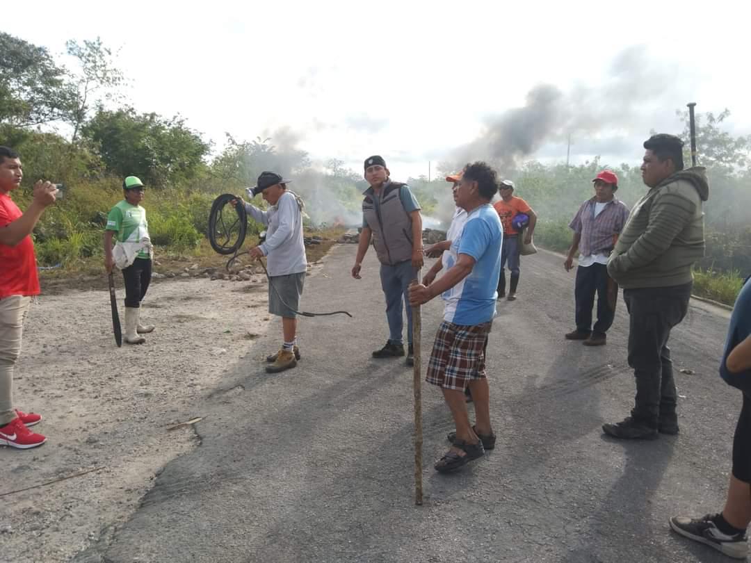 Denuncian retención ilegal de 8 porcicultores por parte de activistas