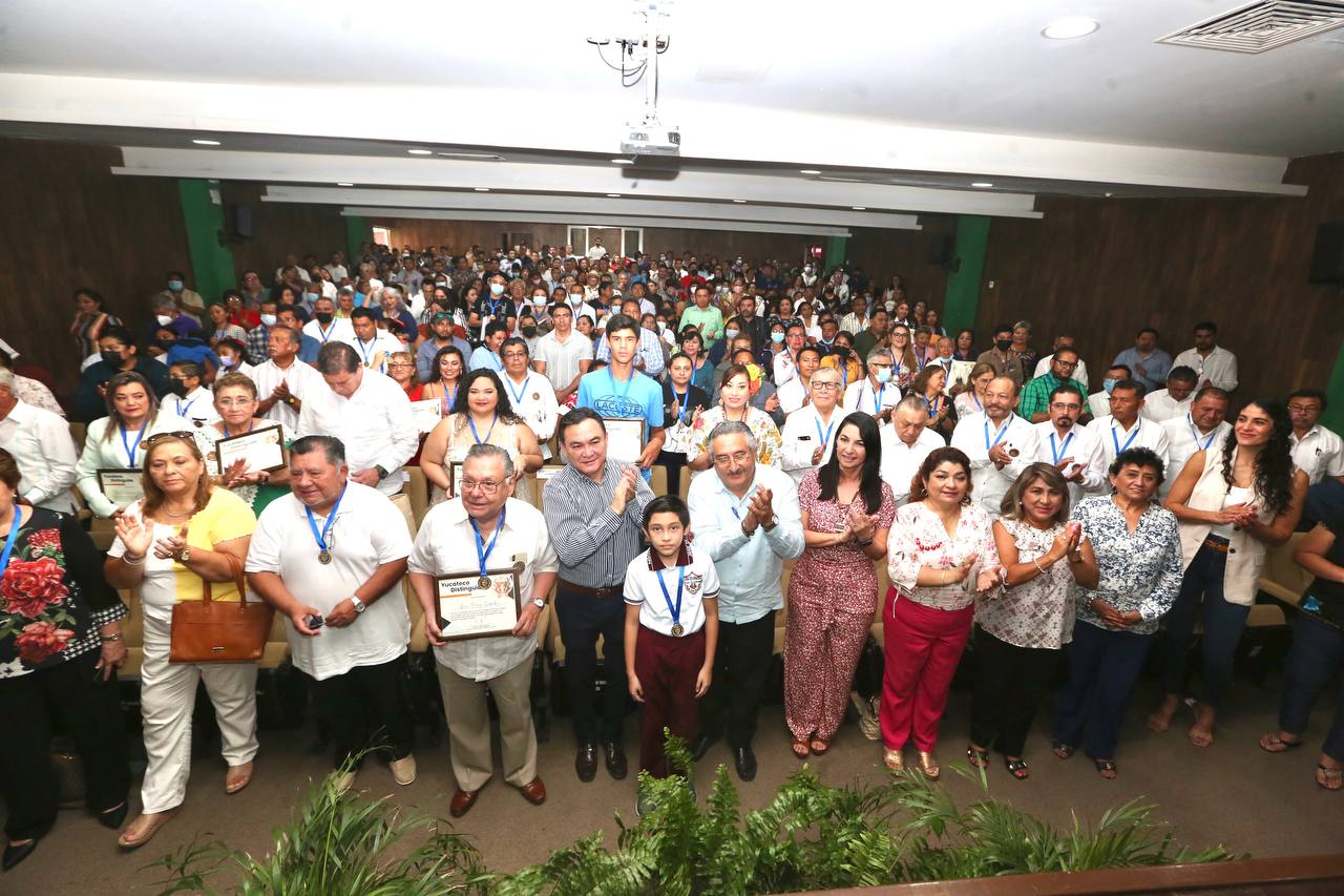 Segey reconoce la invaluable contribución de los Yucatecos Distinguidos