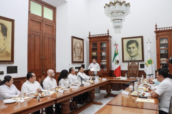 El gobernador Joaquín Díaz Mena reafirma su compromiso con la justicia y la paz en Yucatán al recibir el Informe 2023-2024 de la Fiscalía General del Estado.