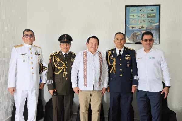 El Gobernador Joaquín Díaz Mena encabezó la conmemoración del 110° aniversario de la Fuerza Aérea Mexicana en Yucatán, destacando su compromiso con la defensa, seguridad y desarrollo nacional.

