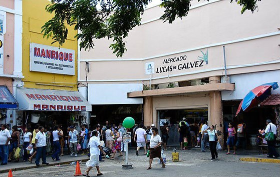 El Ayuntamiento de Mérida reportó una agresión contra una trabajadora del mercado Lucas de Gálvez, quien fue atacada verbal y físicamente por una locataria. La agresora fue puesta a disposición de las autoridades y la víctima presentó una denuncia.