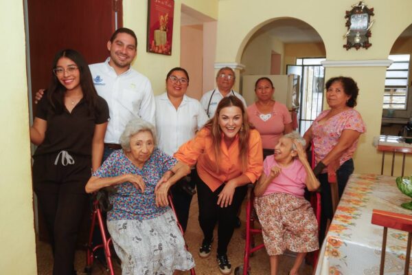 La alcaldesa de Mérida, Cecilia Patrón, supervisó el programa Médico a Domicilio, que ha ofrecido más de 2 mil consultas a adultos mayores que no pueden desplazarse a los centros médicos. Con este programa, el gobierno municipal busca cuidar el bienestar físico y mental de los meridanos más vulnerables, especialmente las personas mayores.