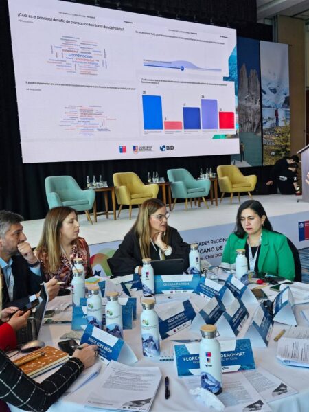 La Presidenta Municipal de Mérida, Cecilia Patrón Laviada, participa en el Encuentro de Autoridades Regionales y Locales del BID en Chile, donde se abordan estrategias de ordenamiento territorial sostenible, innovación y crecimiento económico resiliente.