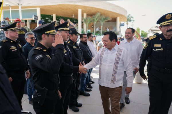Con el arranque del Operativo Vacacional Semana Santa 2025, el Gobernador Joaquín Díaz Mena refuerza la seguridad en Yucatán con la entrega de 340 nuevas unidades a la SSP y un despliegue operativo sin precedentes.