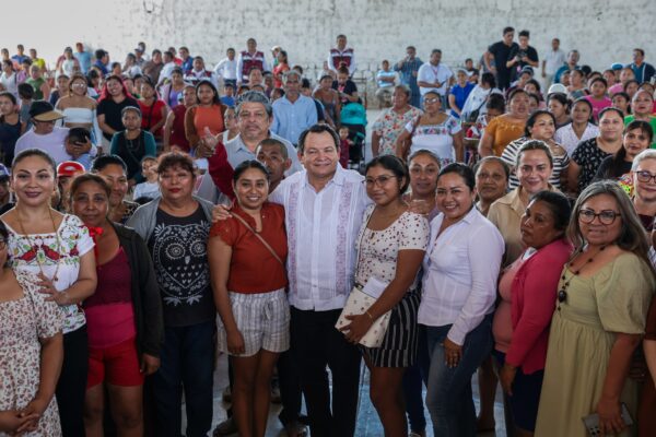 El programa Mujeres Renacimiento concluye su recorrido por los 106 municipios de Yucatán para registrar a madres autónomas. El registro continúa abierto hasta el 20 de mayo. Con este esquema, se beneficiará a 15 mil mujeres con apoyos bimestrales directos.