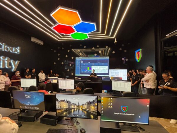 La UPY impartirá el primer diplomado en Ciberseguridad dirigido a docentes en México, consolidándose como líder nacional y regional en esta materia. El curso se realizará en su laboratorio impulsado por Google, del 12 al 24 de mayo de 2025.