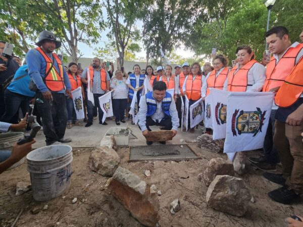El alcalde de Kanasín, Edwin Bojórquez, colocó la primera piedra del primer Centro de Desarrollo Comunitario en Santa Ana, que incluirá canchas, parque, juegos, clases deportivas y la segunda Casa del Adulto Mayor. La obra beneficiará a miles de personas en colonias del sur del municipio.