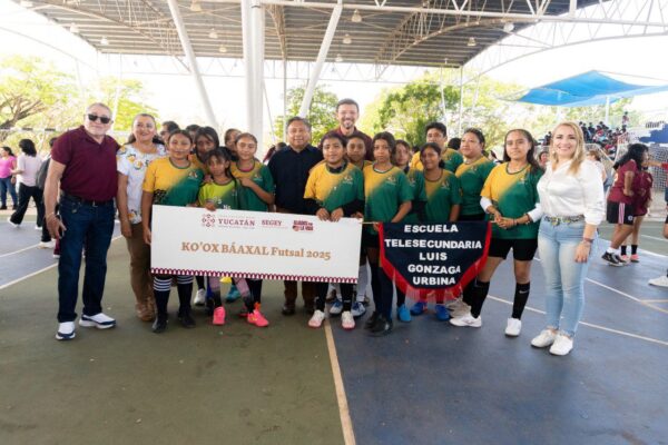 Más de mil estudiantes de 22 secundarias participaron en el torneo escolar Ko’ox Báaxal Futsal, impulsado por SEGEY como parte del programa “Aliados por la Vida”, fomentando valores, liderazgo y desarrollo integral a través del deporte.