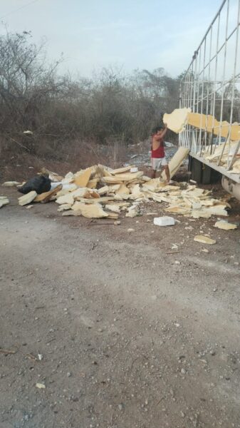 Dos hombres fueron detenidos por tirar basura en montes de Teya, Kanasín. 

Fueron sancionados con cárcel y una multa de más de $22 mil pesos. El Ayuntamiento reitera su compromiso con el medio ambiente.